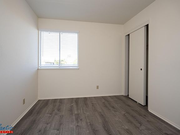 4th image of 694 Grand Coulee Ave APT 4