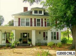 306 E 1st St, Lowell, NC 28098