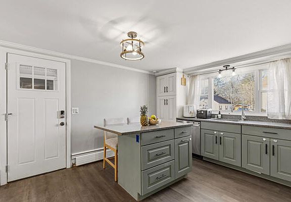 4th image of 32 Grove Street