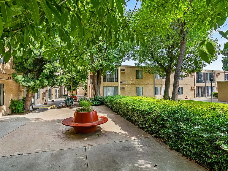 THE COLONY AT DRONFIELD (Mountain View Manor) — Photo 40