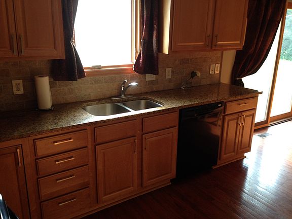 4th image of 2403 N Cleveland St