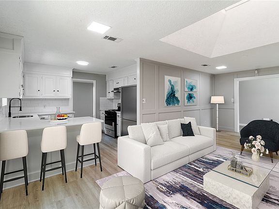 2nd image of 2206 Quail Hollow Dr