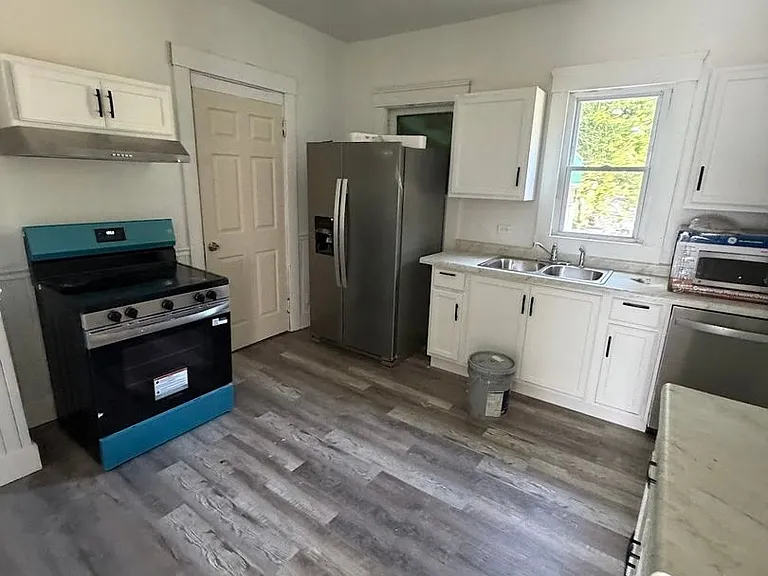 10748 Hull Ave — Photo 3