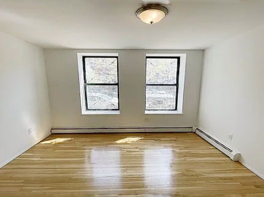 3rd image of 923 Putnam Ave Unit 2