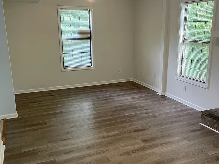 4475 Longley Ln — Photo 15