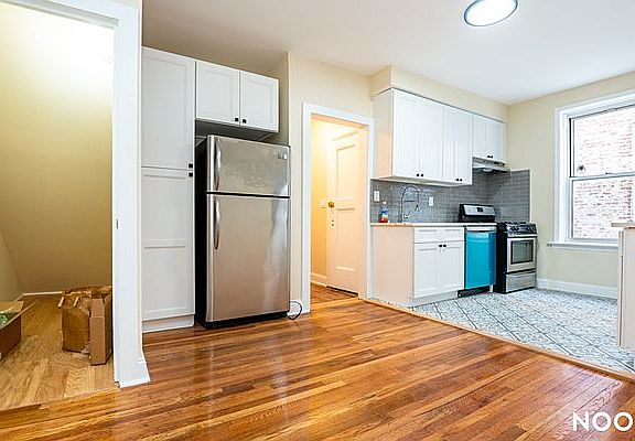 5th image of 400 Stockholm St #1B
