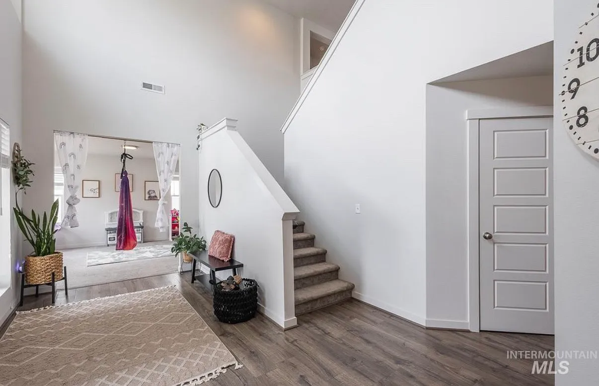 4 bed, 3331 sqft, $3,200 — Photo 3