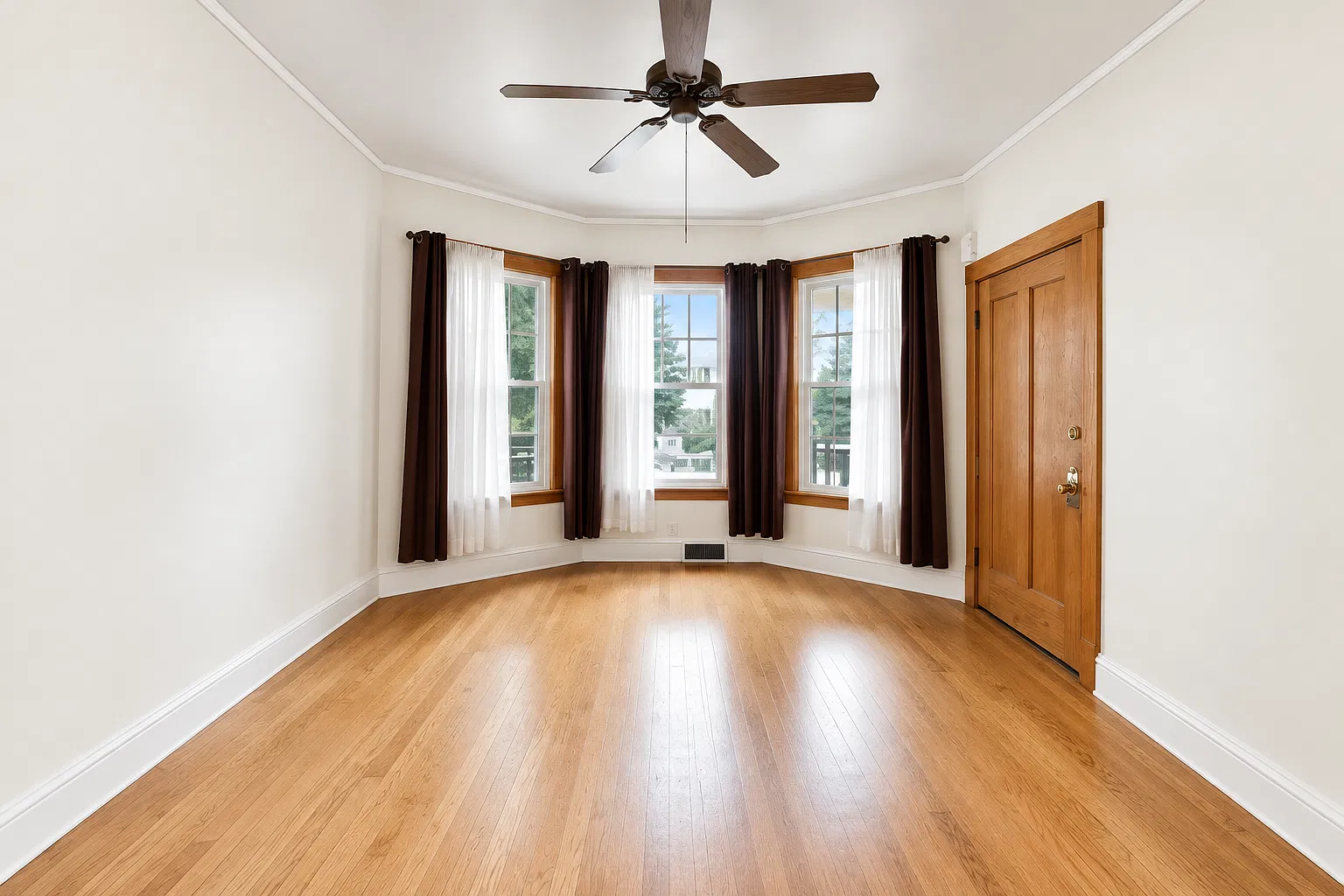 2 bed, 1092 sqft, $2,200 — Photo 1