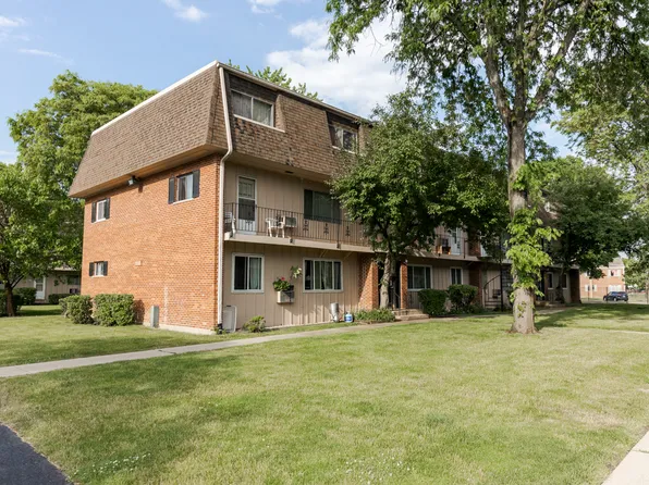 2310 Algonquin Rd APT 2, Rolling Meadows, IL 60008