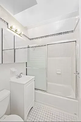 Rented by Compass | media 22