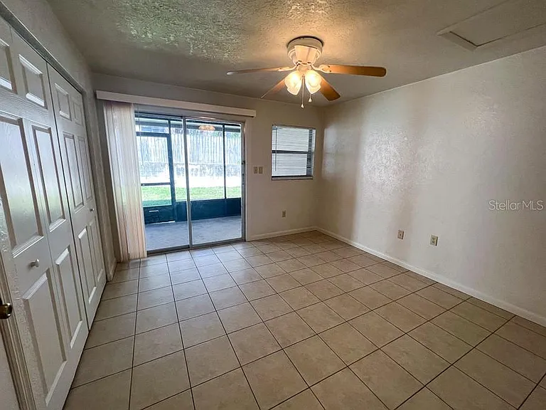 1406 SW 18th Pl #2 — Photo 8