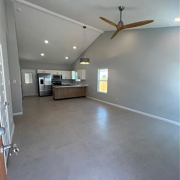 408 Sparrow Rd #3 — Photo 2