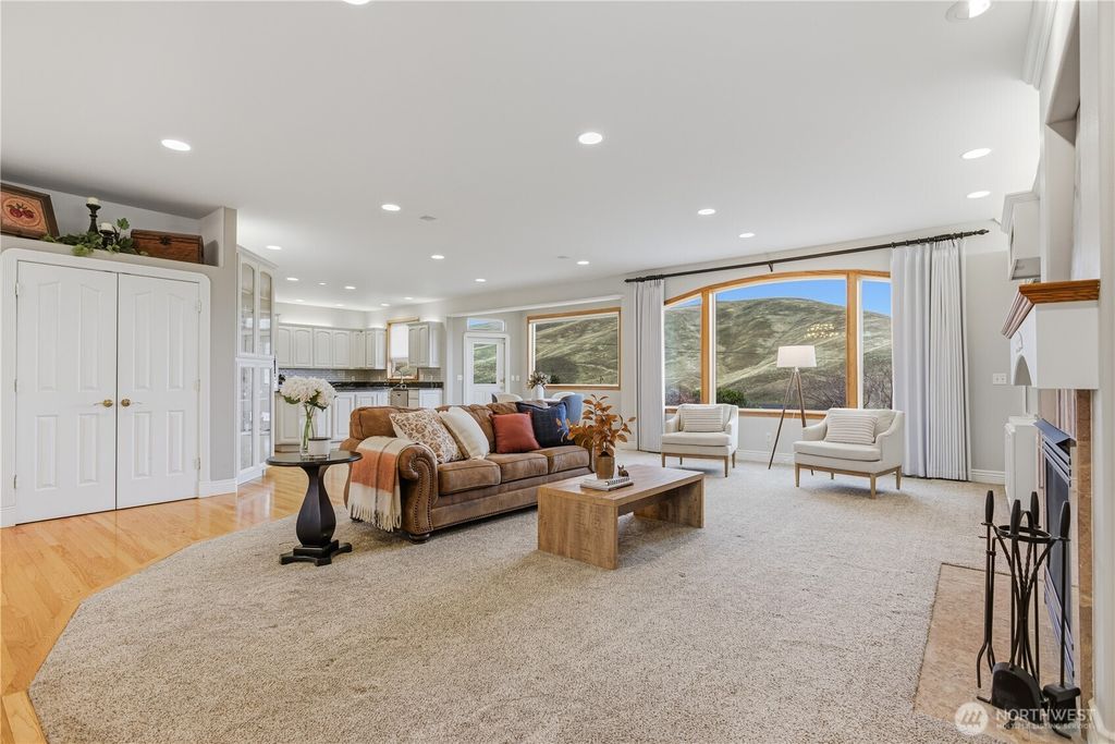 2008 Broadview North, Wenatchee, WA - More