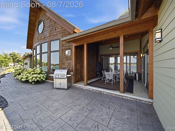 4th image of 9276 Silverside Dr