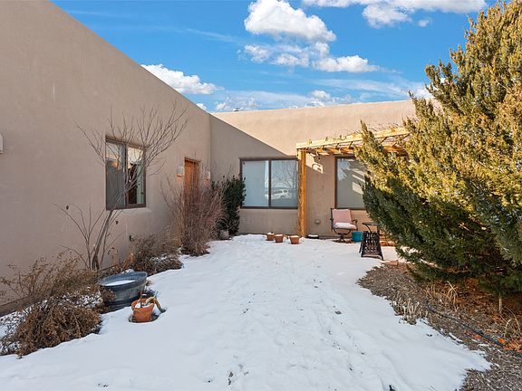 3rd image of 14 Arrowhead Ln