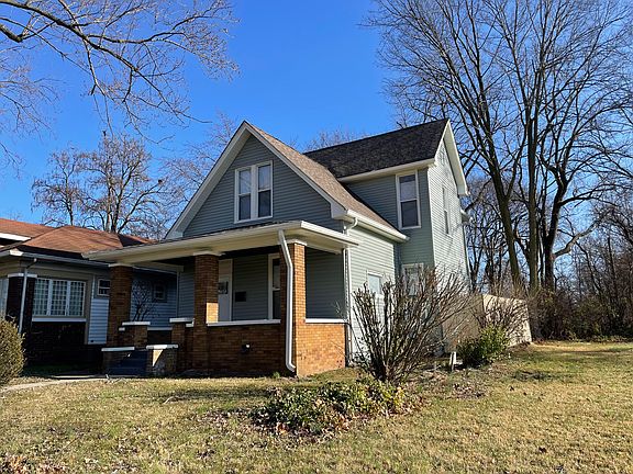 3rd image of 4015 Rookwood Ave