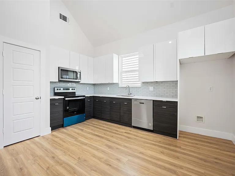 7614 Avenue L — Photo 11
