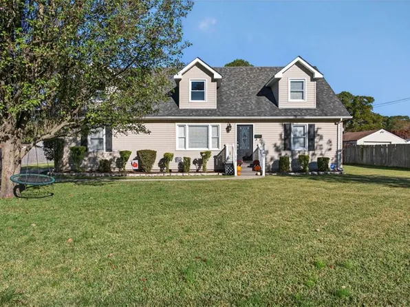 12 Sunset Ln, Portsmouth, VA 23701