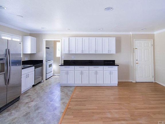 3rd image of 6936 Encino Ave