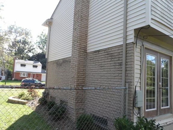 5th image of 8683 Pine Ct