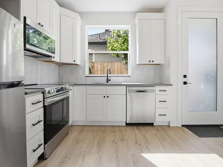 8480 N Willamette Blvd #3 — Photo 6