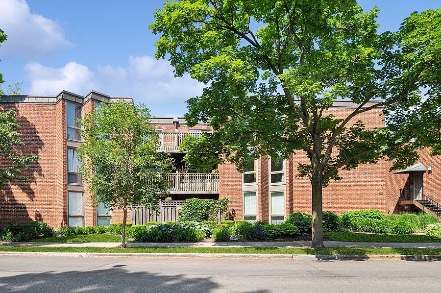 1st image of 2036 N Larrabee St APT 8105