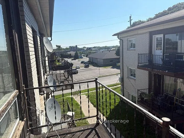 174 Queen St #6 — Photo 1