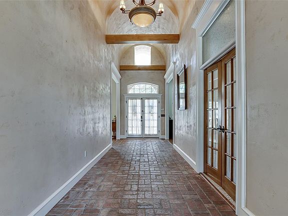 4th image of 2301 Bay Hill Pl