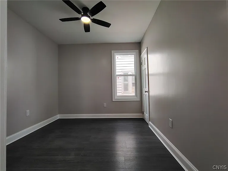 1539 Taylor Ave — Photo 3