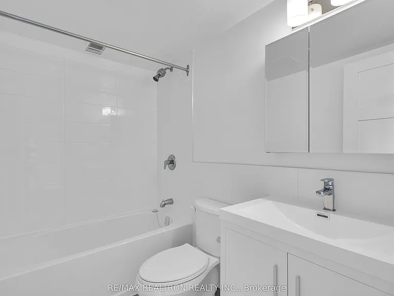 33 Isabella St #2505 — Photo 4