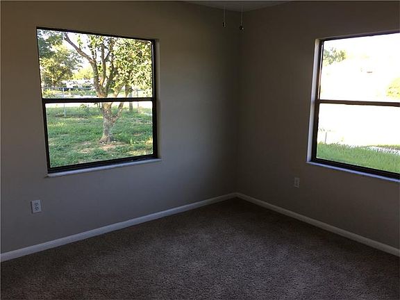 5th image of 210 Winston Ave