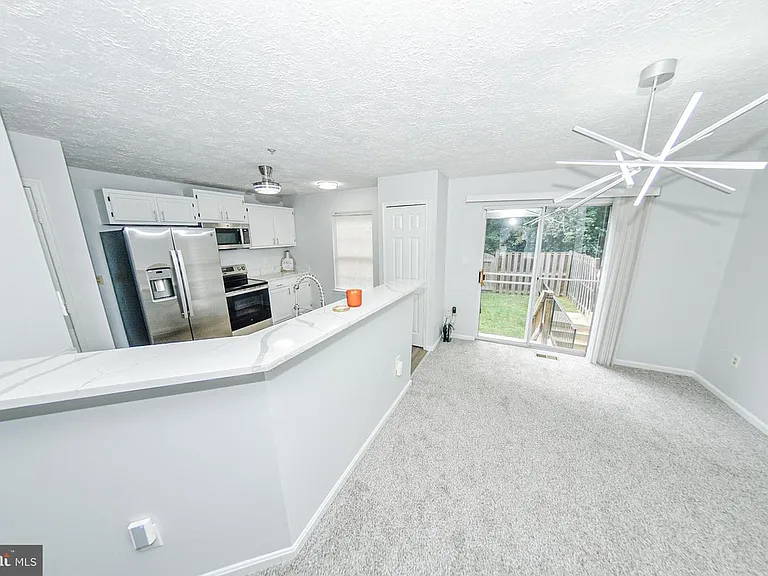12819 Carousel Ct — Photo 3