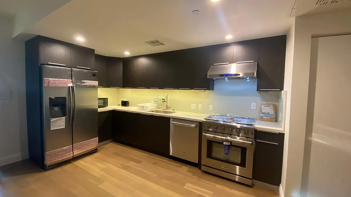 Building Photo - 2939 W Leeward Ave #305