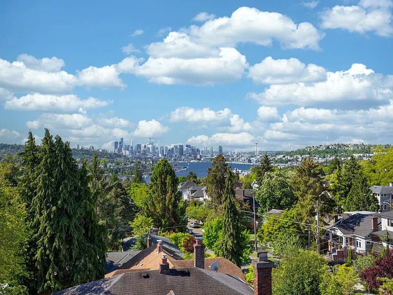 4th Ave NE — Photo 9