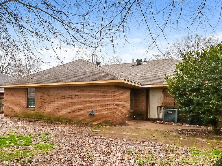6659 Valerie Dr — Photo 16