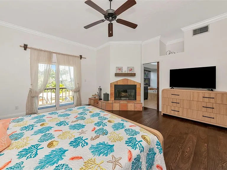 681 Avenida De Mayo — Photo 35