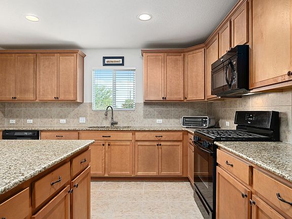 4th image of 214 Hobby St