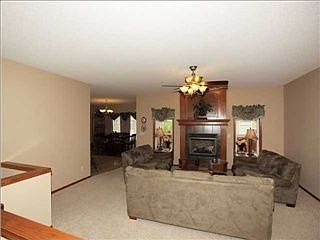 3rd image of 1417 E Hiddenridge Cr