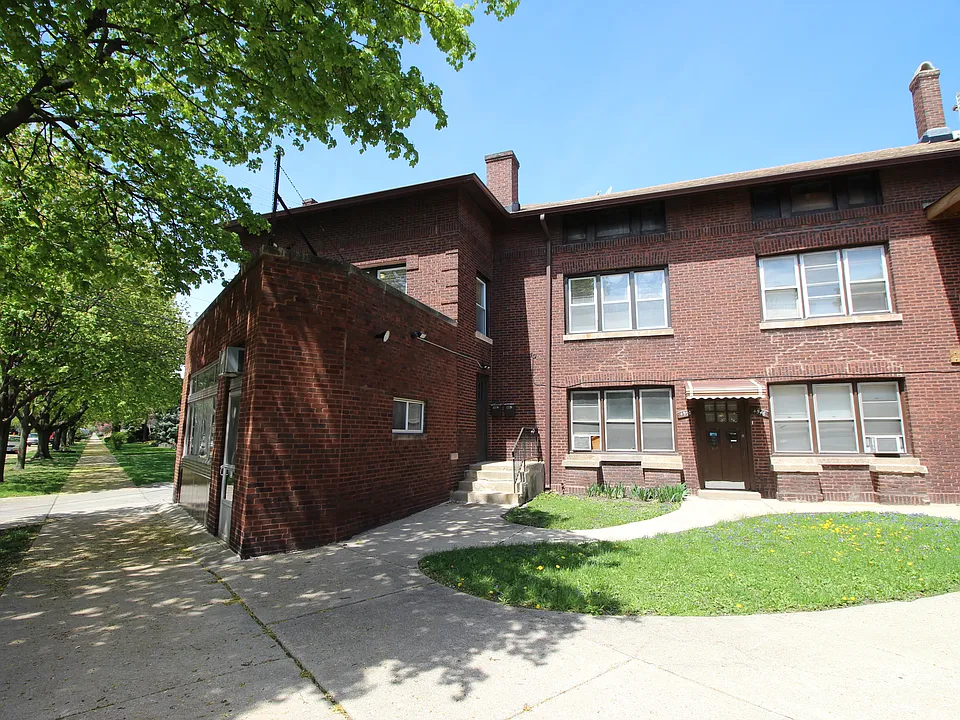 4950 W Berteau Ave #1F