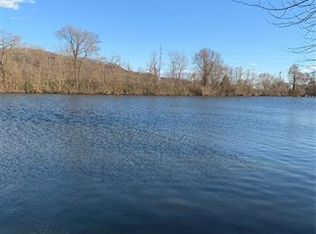 702 Moredock Lake Dr, Valmeyer, IL 62295