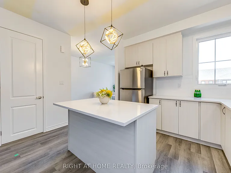1805 Thames Cir — Photo 12