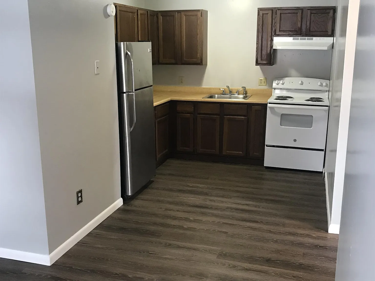 548 Cambria Avenue - B — Photo 2