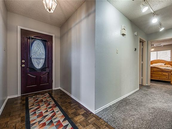 3rd image of 406 Doral Pl