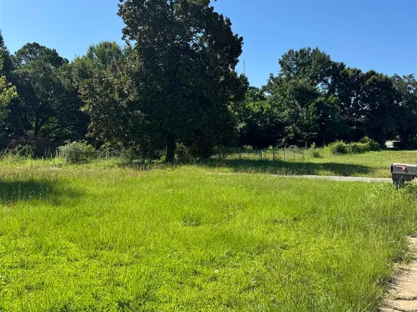 9520 Pinecone Dr, Cantonment, FL 32533