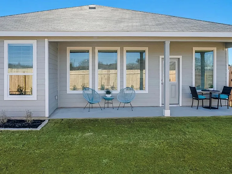 226 Draper Shadows Dr — Photo 1