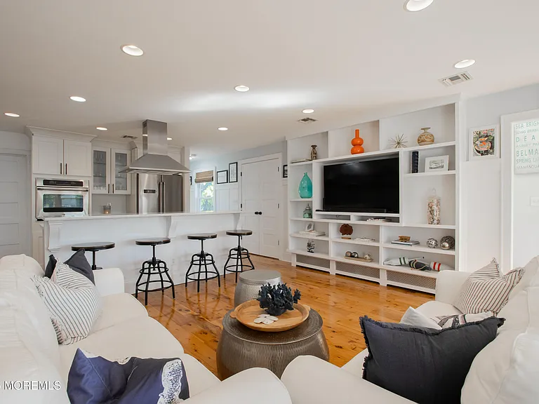 31 Washington Ave — Photo 9