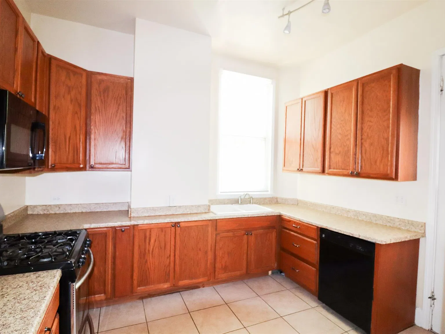 2620 Eden Avenue — Photo 2