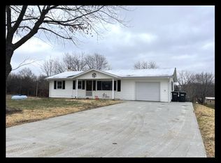 1020 Jet Rd, Macon, MO 63552