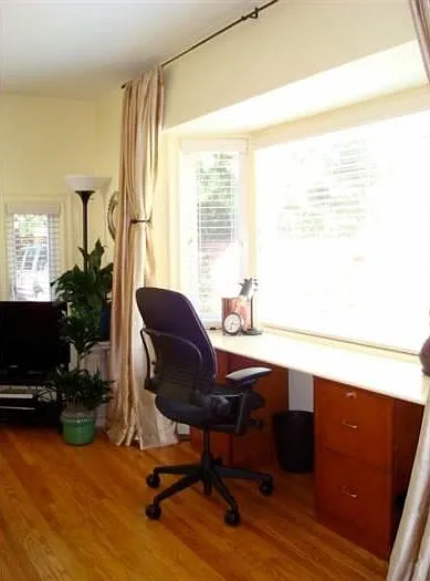 Built in desk area.