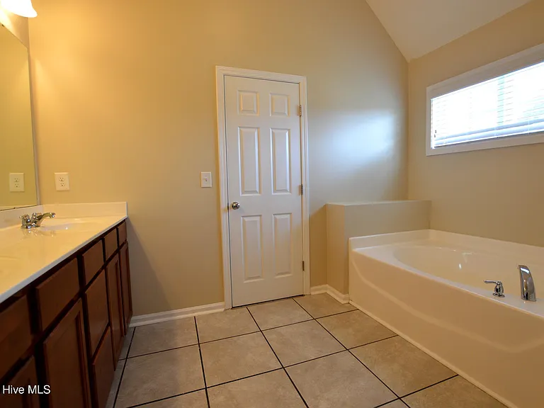 919 Stagecoach Dr — Photo 18